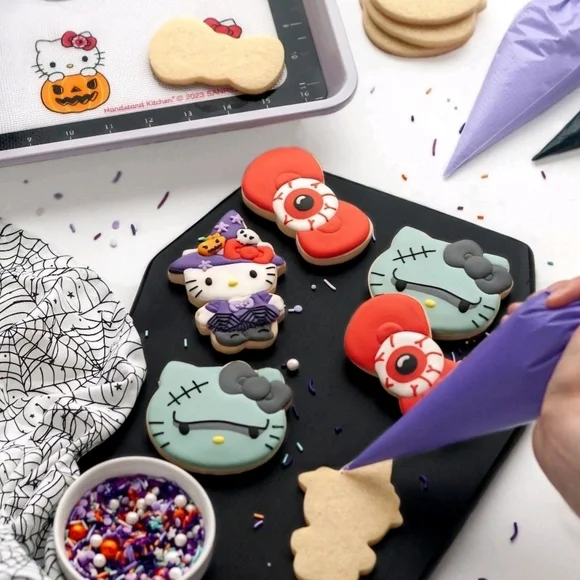 Hello Kitty Cookie Baking Set - Picture 3 of 6